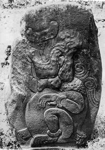 Stela 6 in Izapa - Shaman above the toad Stela 6 in Izapa - Shaman above the toad